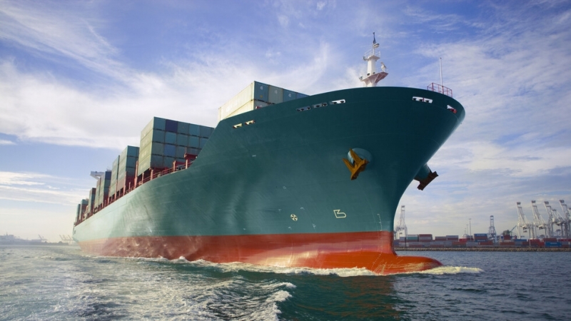 Товарен кораб е ударил друг плавателен съд натоварен с транспортни