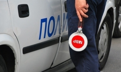 Лек автомобил без регистрационни табели е бил спрян във Врачанско