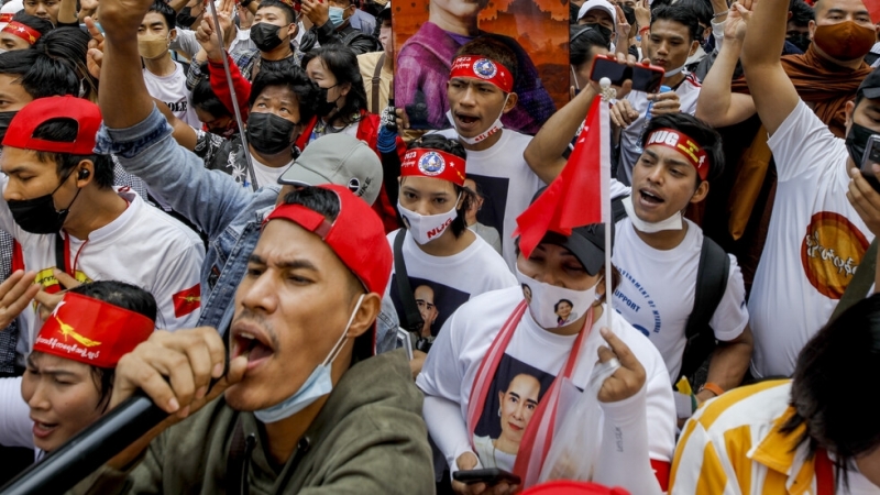 Десетки убити при нападение на армията на проява на опозиционери в Мианмар