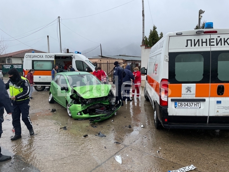 Жена е в болница след тежката верижна катастрофа край Враца