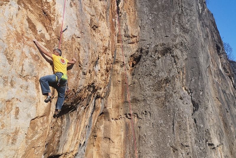Школа по катерене и алпинизъм пусна на сайта си курсове