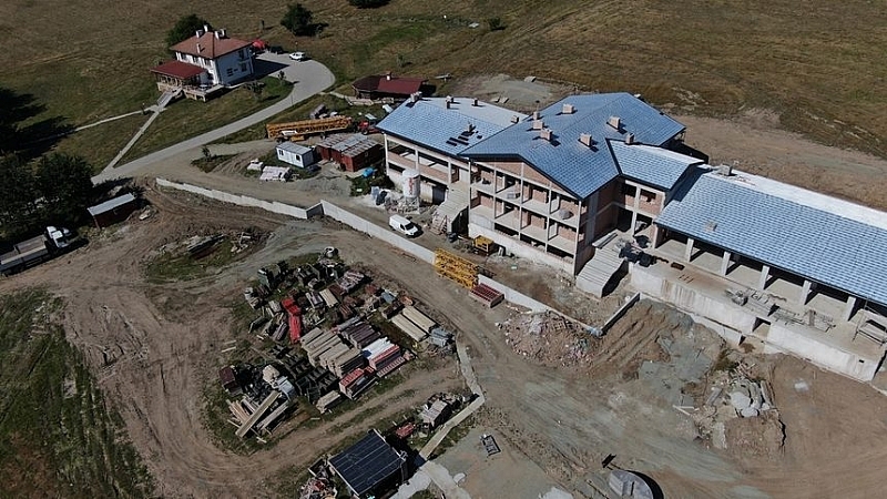 Медии отново шумолят по темата за строежа на скъпа сграда