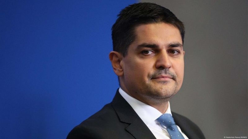 Правителството не беше свалено от опозицията а от гражданското общество