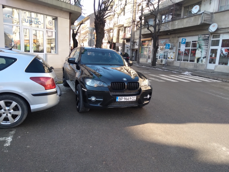 Излежда тенденцията да паркираш както и където ти е удобно