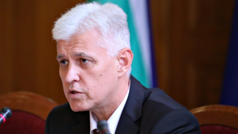 България ще подкрепи нови санкции срещу Русия, каза военният министър
