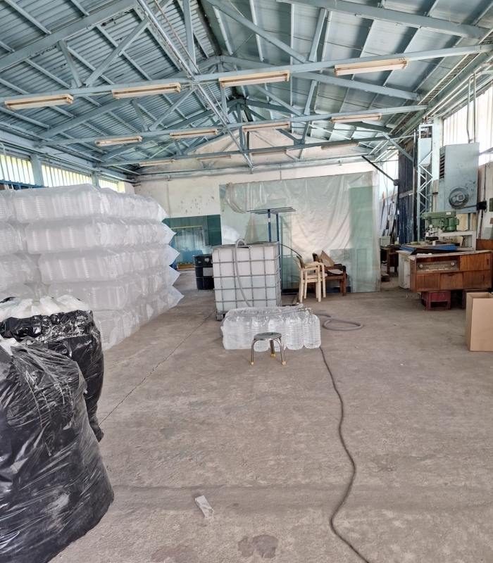 Задържаха 8800 литра нелегален алкохол съобщиха от агенция Митници Митнически служители