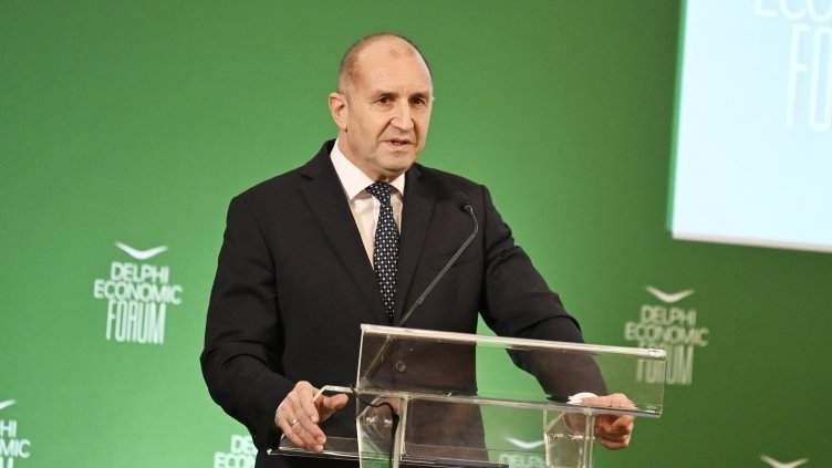 Трябва да изгоним олигархията от властта и да спрем паричните