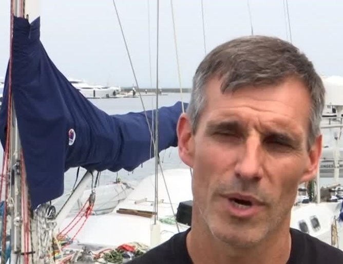 Французинът Беноа Льоконт се гмурна в студените води на Тихия