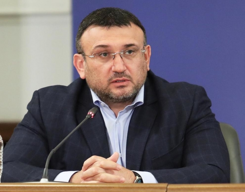 Вътрешният министър Младен Маринов обяви, че няма да приеме оставката