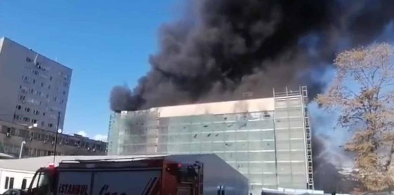 Голям пожар се разрази днес в болница в Истанбул, съобщи