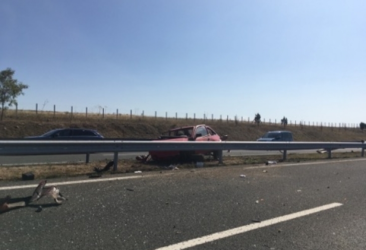 Движението се осъществява само в аварийната лента при 55 км