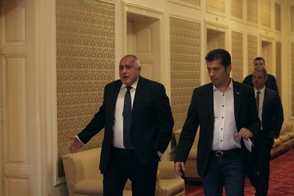 България отива на предсрочни избори, тъй като преговорите на ГЕРБ