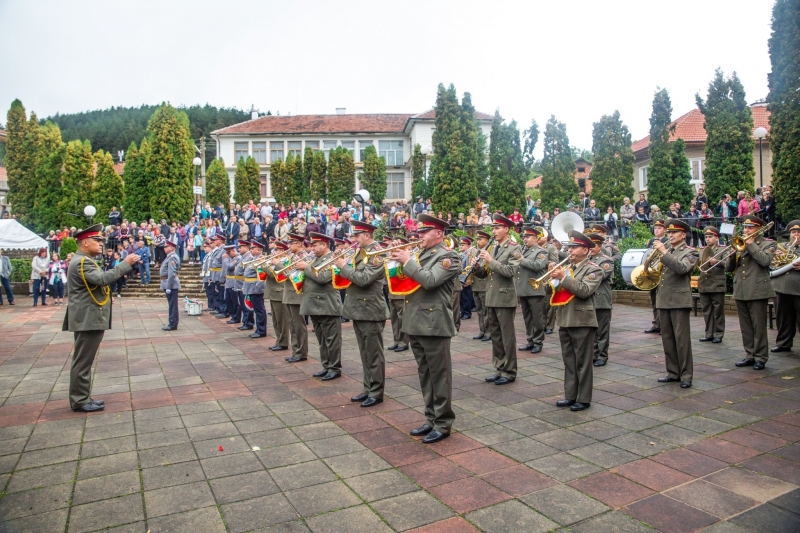 Два военни и два граждански оркестъра свириха в първото издание