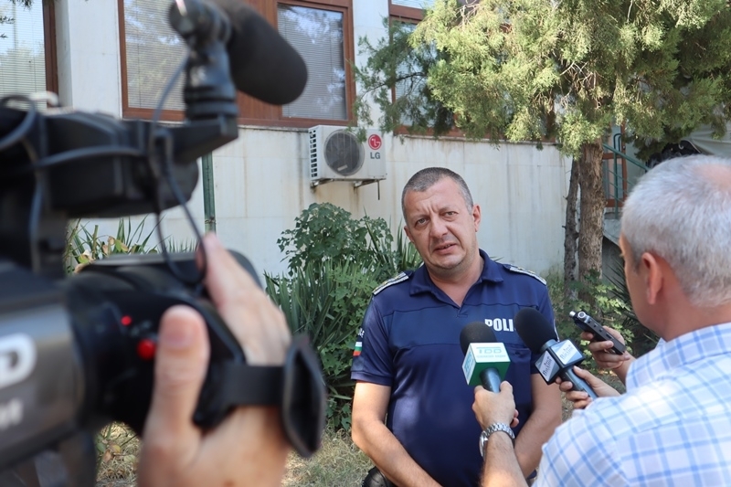 Екипи на Пътна полиция ще контролират и подпомагат движението в