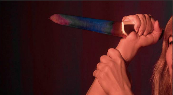 Жена и непълнолетните ѝ деца са задържани във връзка с