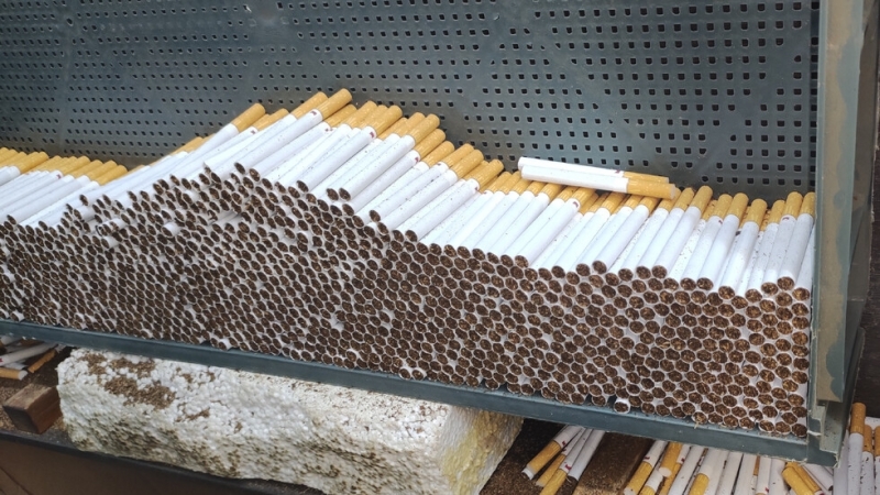 Нелегална фабрика в пазарджишко село и две депа за цигари