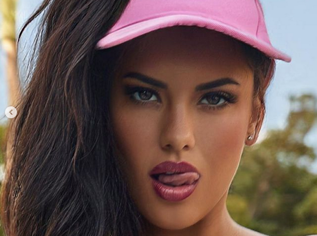 Американката Амбър Фийлдс е модел и ринг момиче в боксовите