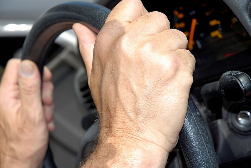 Шофьор на миниван е бил задържан в централната част на