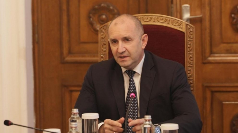 Президентът продължава консултациите с парламентарните групи в 51 вото Народно