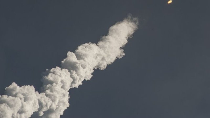 Въоръжените сили на САЩ съобщиха снощи че неидентифицирани сили са изстреляли