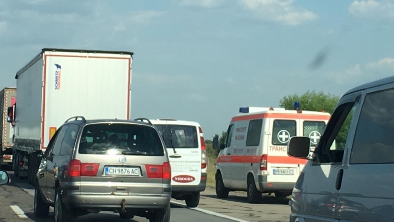 Работник е загинал при пътен инцидент на автомагистрала Тракия при