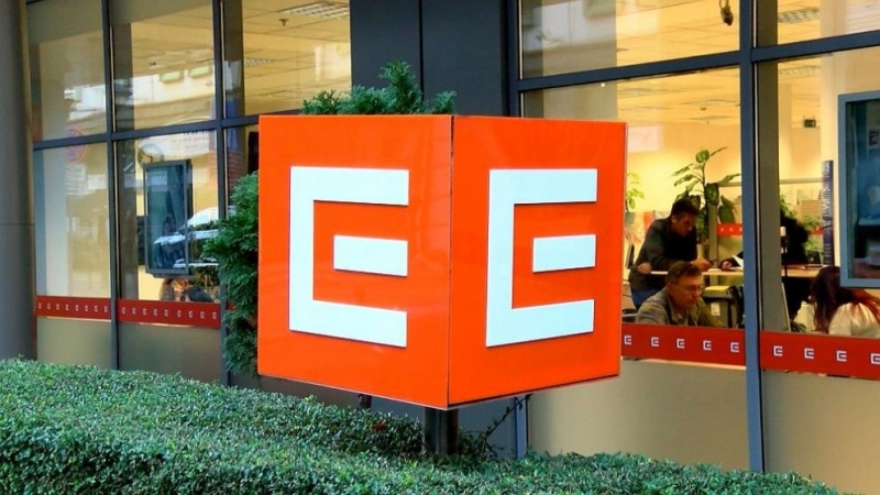 От няколко месеца насам електроразпределителното дружество ЧЕЗ е съкратило наполовина