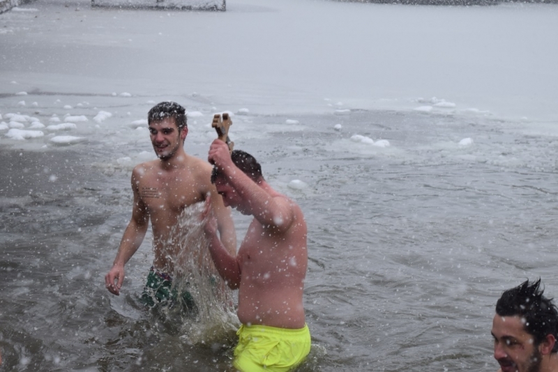 Тази година ще бъде нарушена традицията и Богоявленският кръст на