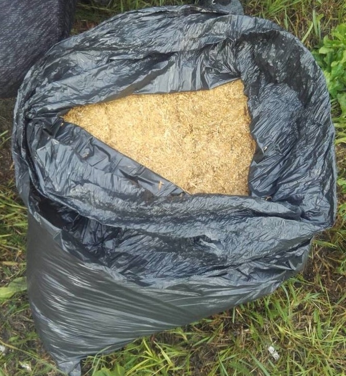 Полцията е открила чувал с нелегален тютюн в кофа за