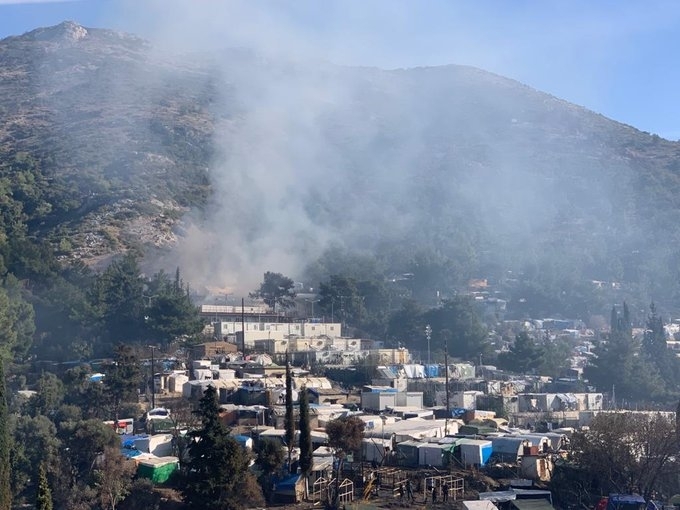 Пожар е избухнал тази сутрин в бежанския лагер на остров