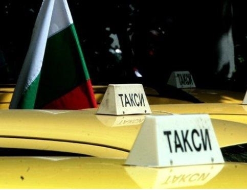 Трима апаши са заловени от полицията за обир на такси