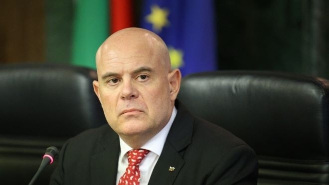 Официално управляващата коалиция която неофициално не е коалиция заяви че