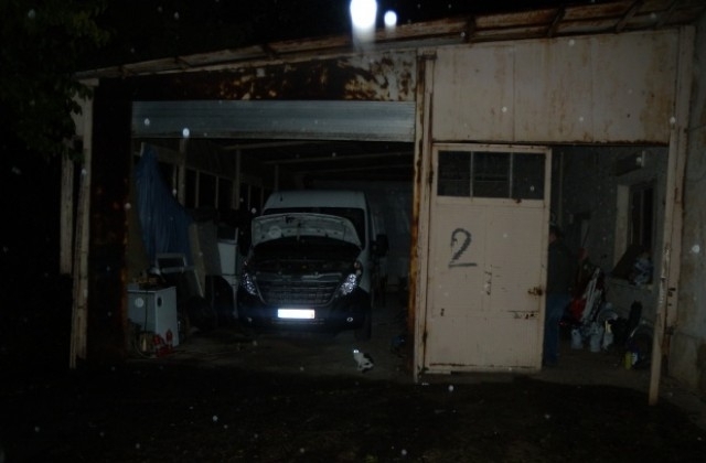 Врачанска кола горя в гараж в Лом, съобщиха от пресцентъра