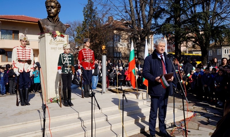 Почит пред саможертвата на единствения и недостижим Апостол на българската