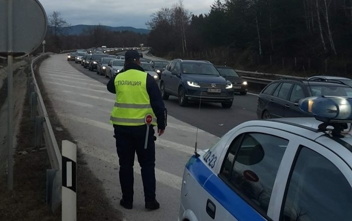 През нощта ще превали на отделни места главно в планинските