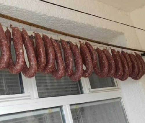 15 годишен хлапак е задигнал суджуци от балкона на апартамент в