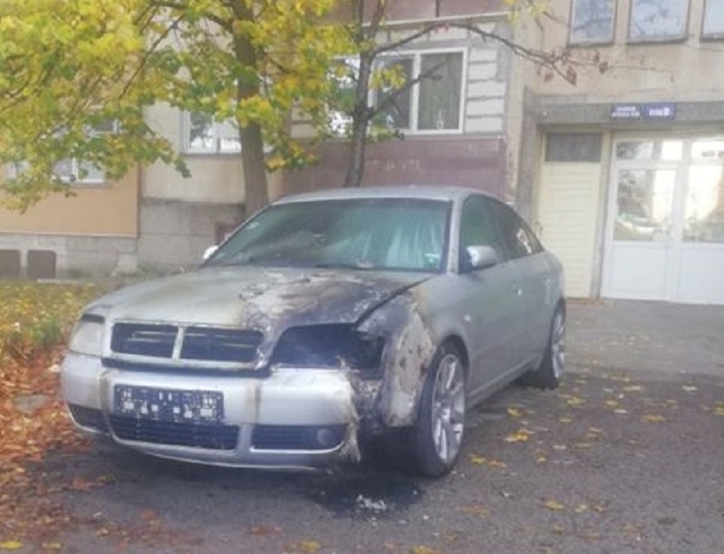 Огнено отмъщение! Нощес запалиха „Ауди“ в Монтана, вижте кой е собственикът на горялата кола /снимка/