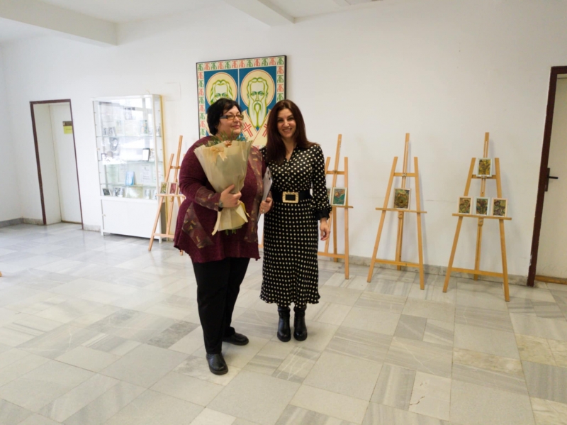 Уредникът на Градската художествена галерия Светла Дамяновска подреди самостоятелна изложба