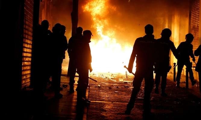 Силите на реда в Мадрид използваха гумени куршуми за да