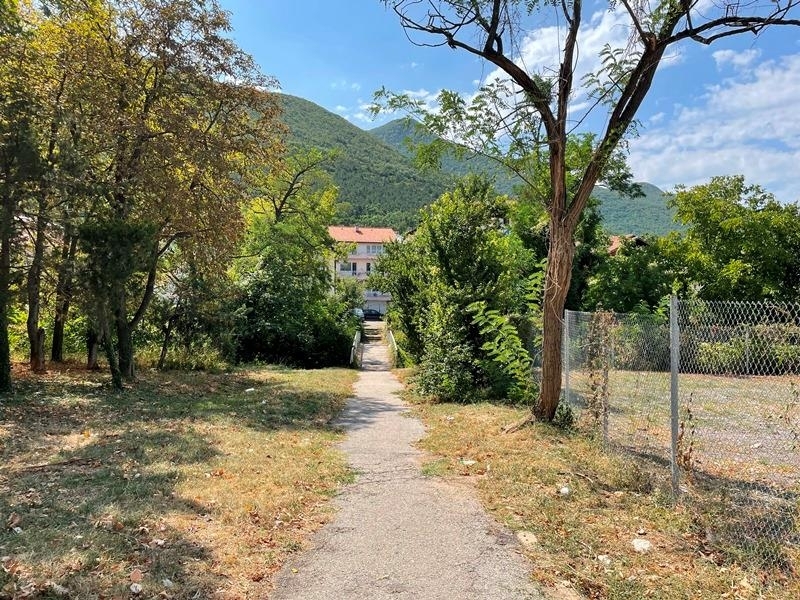 Мистериозна тръба трови цял квартал на Враца научи агенция BulNews