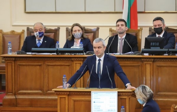 Половината депутати от парламентарната група на Възраждане се канят да