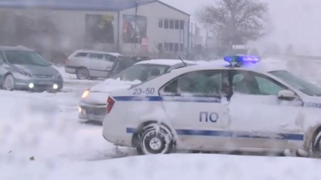 Службите се опитват да помогнат на хора изпаднали в беда