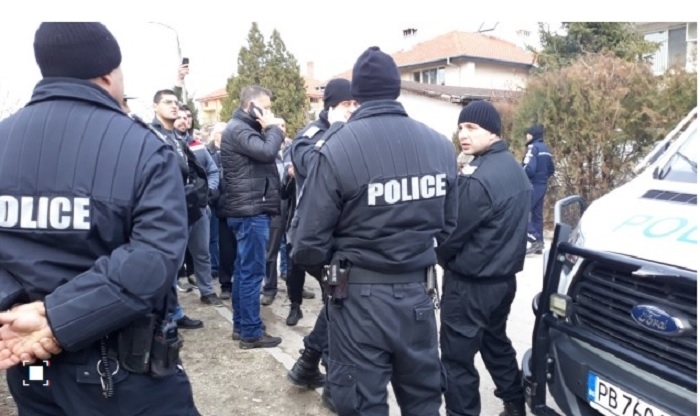 Екипи на полицията и жандармерията с разрешение на окръжния съд