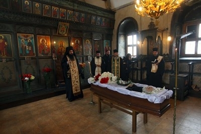 България се сбогува с дядо Добри Десетки свещенослужители и стотици