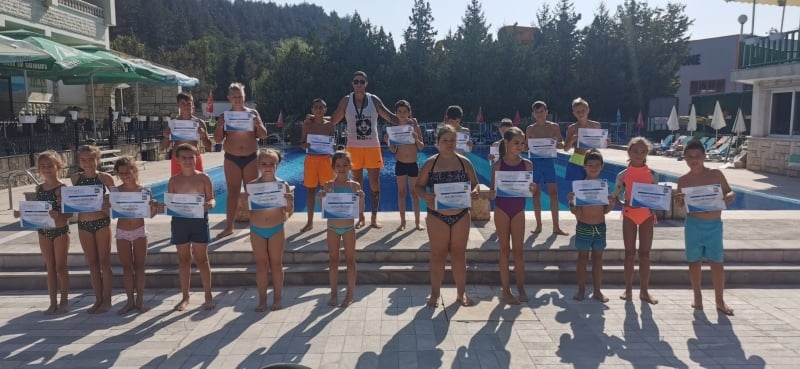 Завършиха плувните курсове за ученици от I до VII клас