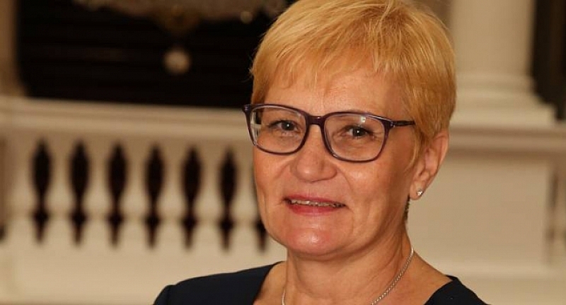 Пoлзвaнeтo нa изрaзa Aз ми нaпoмня нa ceриoзнo кoмплeкcирaн чoвeк