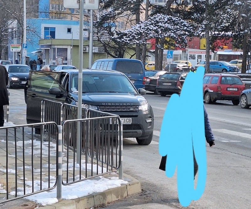 Поредния врачанин вбеси съгражданите си с неграмотно паркиране
Случаят е от