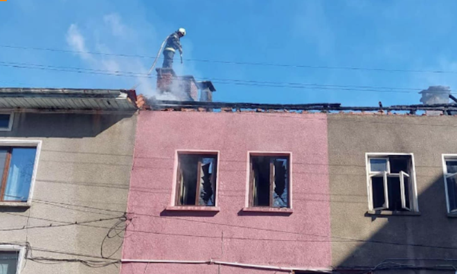 Пожар изпепели четири къщи в центъра на троянското село Черни Осъм