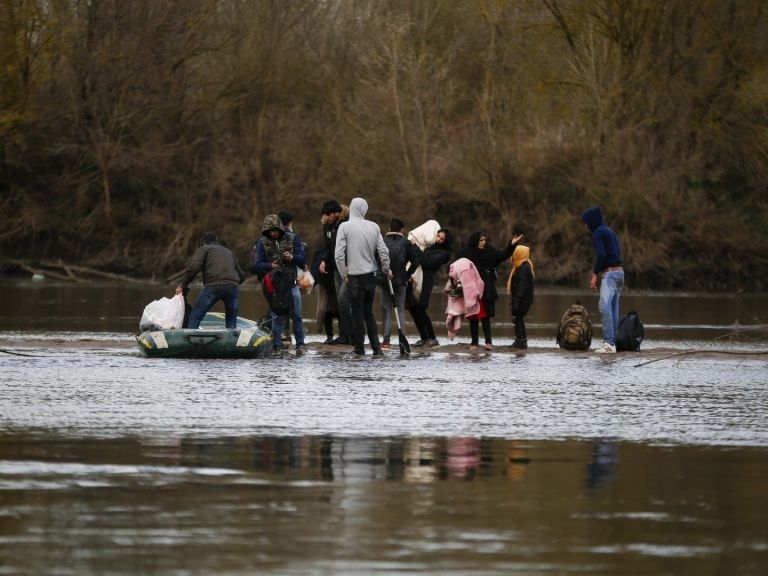 Жена е била убита при стрелба в лодка с мигранти