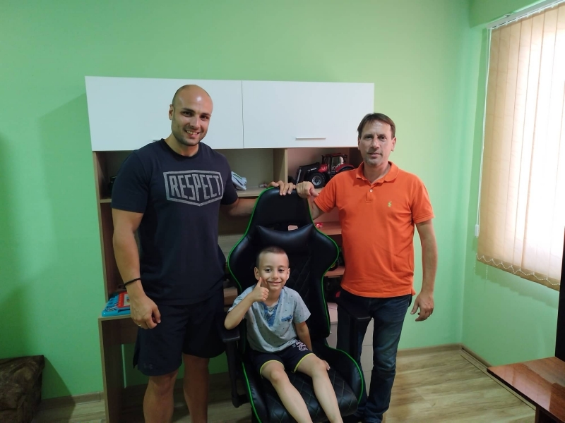 Вчера сдружение Благотворни приятели с представители Мартин Харизанов член на