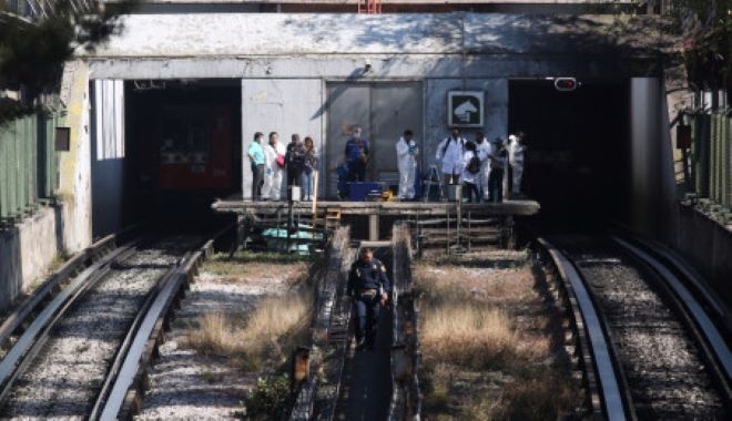 Най малко един човек загина и 16 са ранени при сблъсък